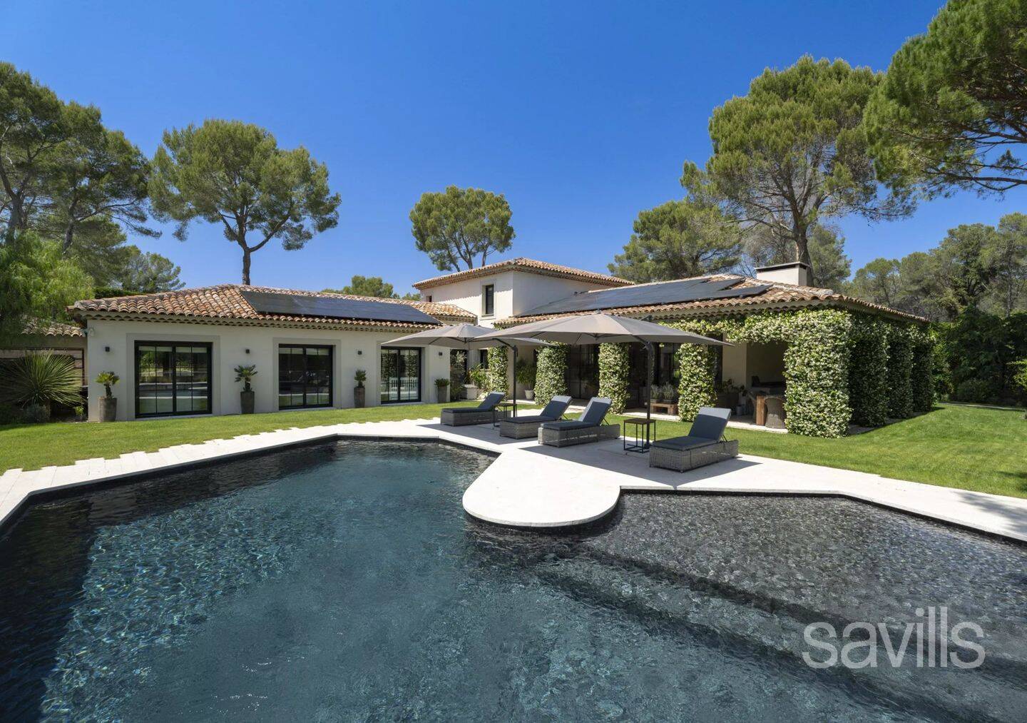 Maison 8 pièces 375 m² · à Mougins · 375,3 m² · 18 000 €