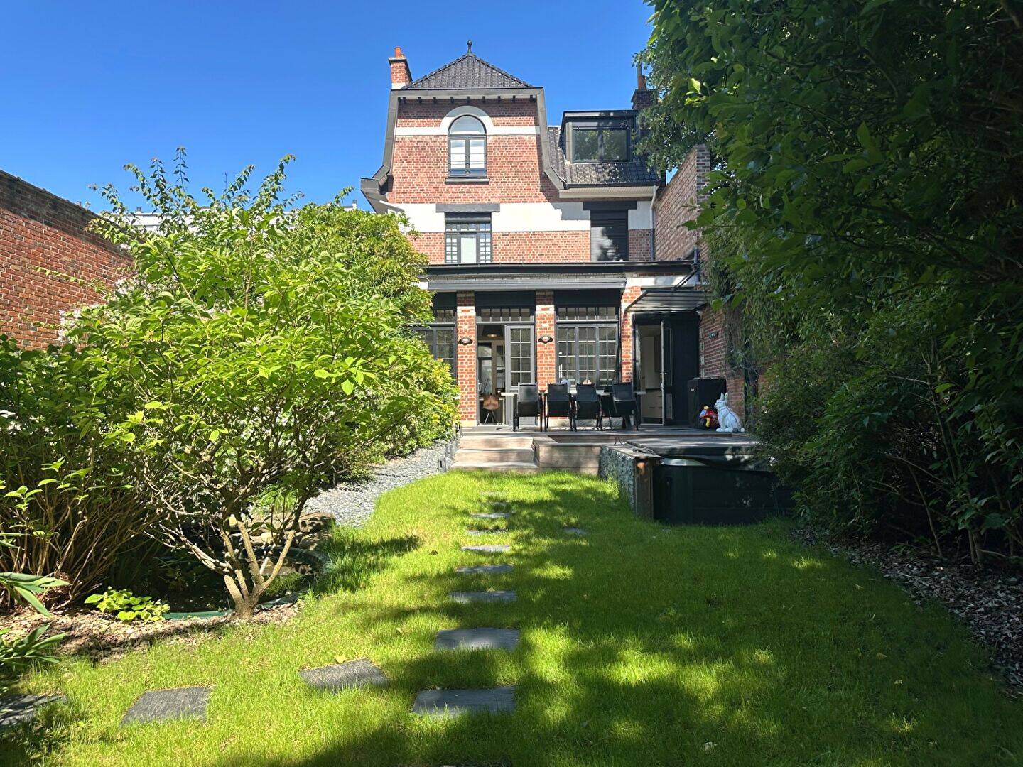 Maison 8 pièces 300 m² · à Lille · 300 m² · 1 495 000 €
