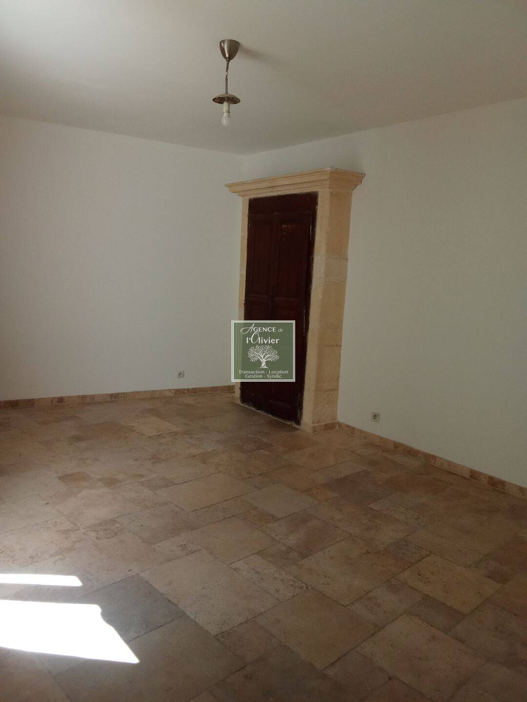 Maison 3 pièces 84 m² · à Arles · 84 m² · 880 €
