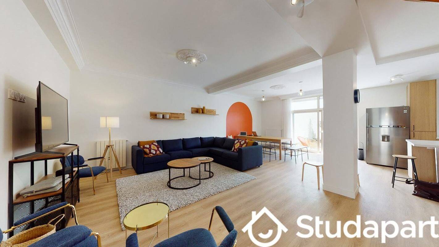1 pièce 11 m² · à Villejuif · 11 m² · 928 €