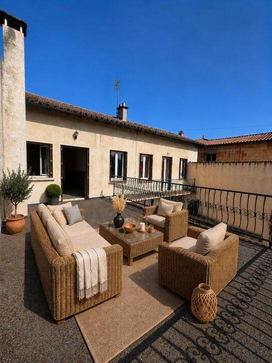 Maison 5 pièces 137 m² · à Romanèche-Thorins · 137,2 m² · 210 000 €