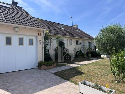 Maison à vendre 469 000 € 6 pièces 4 chambres 112 m² 555 m² de terrain Est Sud Claye-Souilly 77410