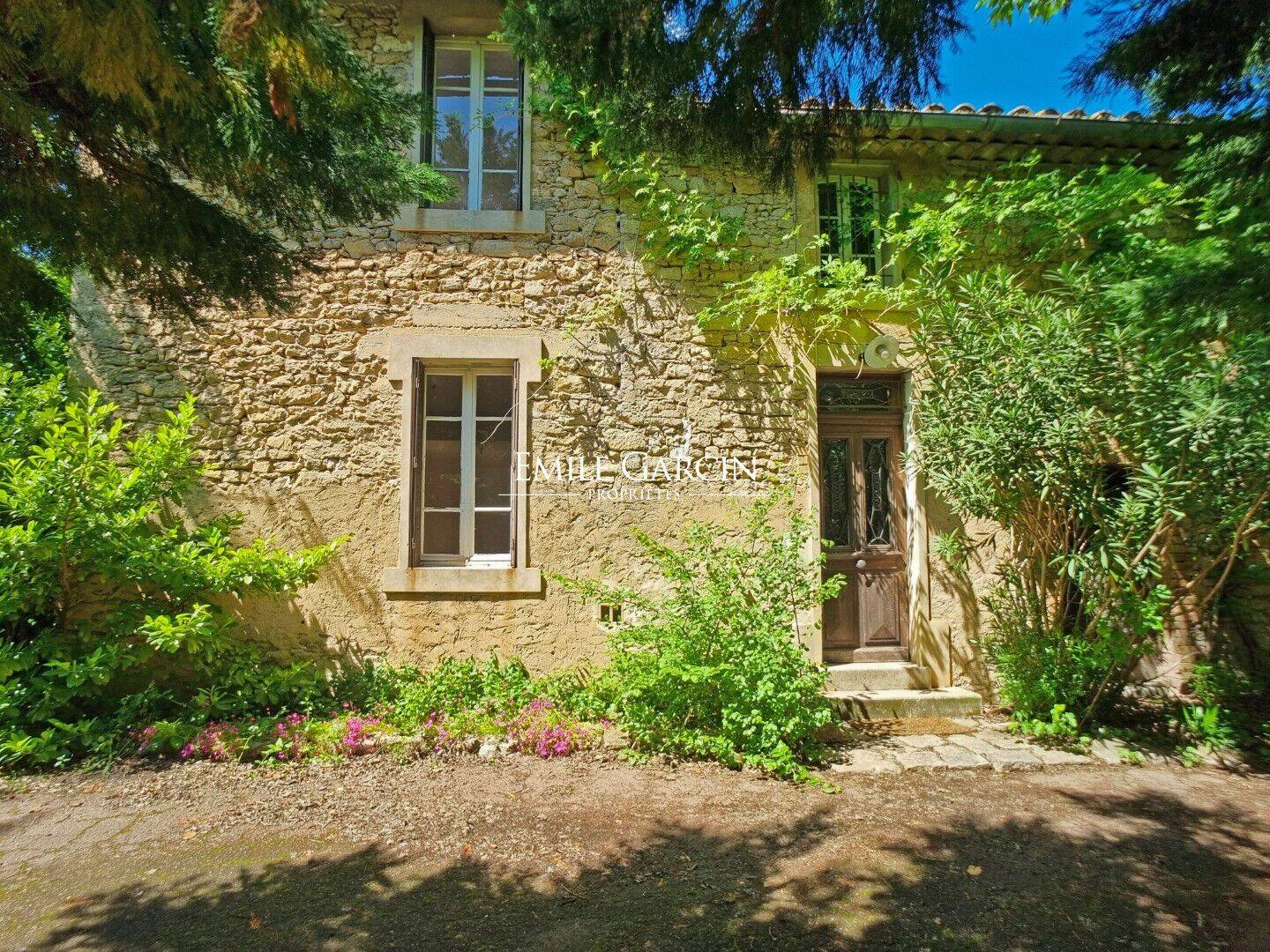 Maison 6 pièces 140 m² · à Lagnes · 140 m² · 640 000 €