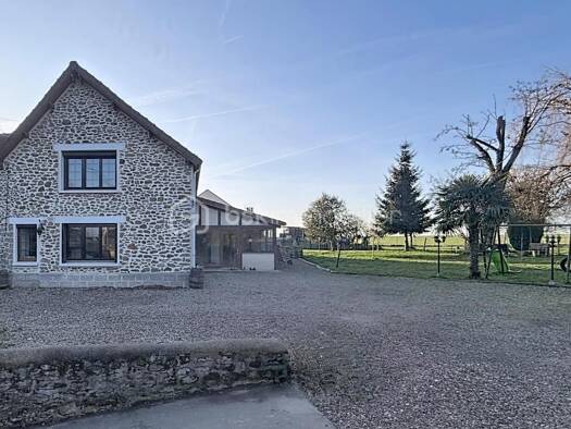 Maison à vendre 385 000 € 7 pièces 5 chambres 173 m² Saints 77120