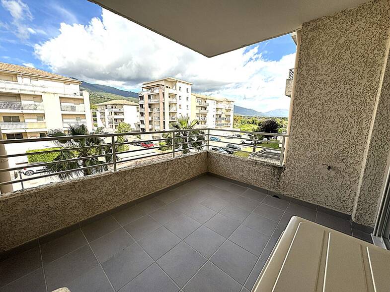 Appartement à louer 523 € 1 pièce 30 m² Étage 2/5 Lucciana 20290