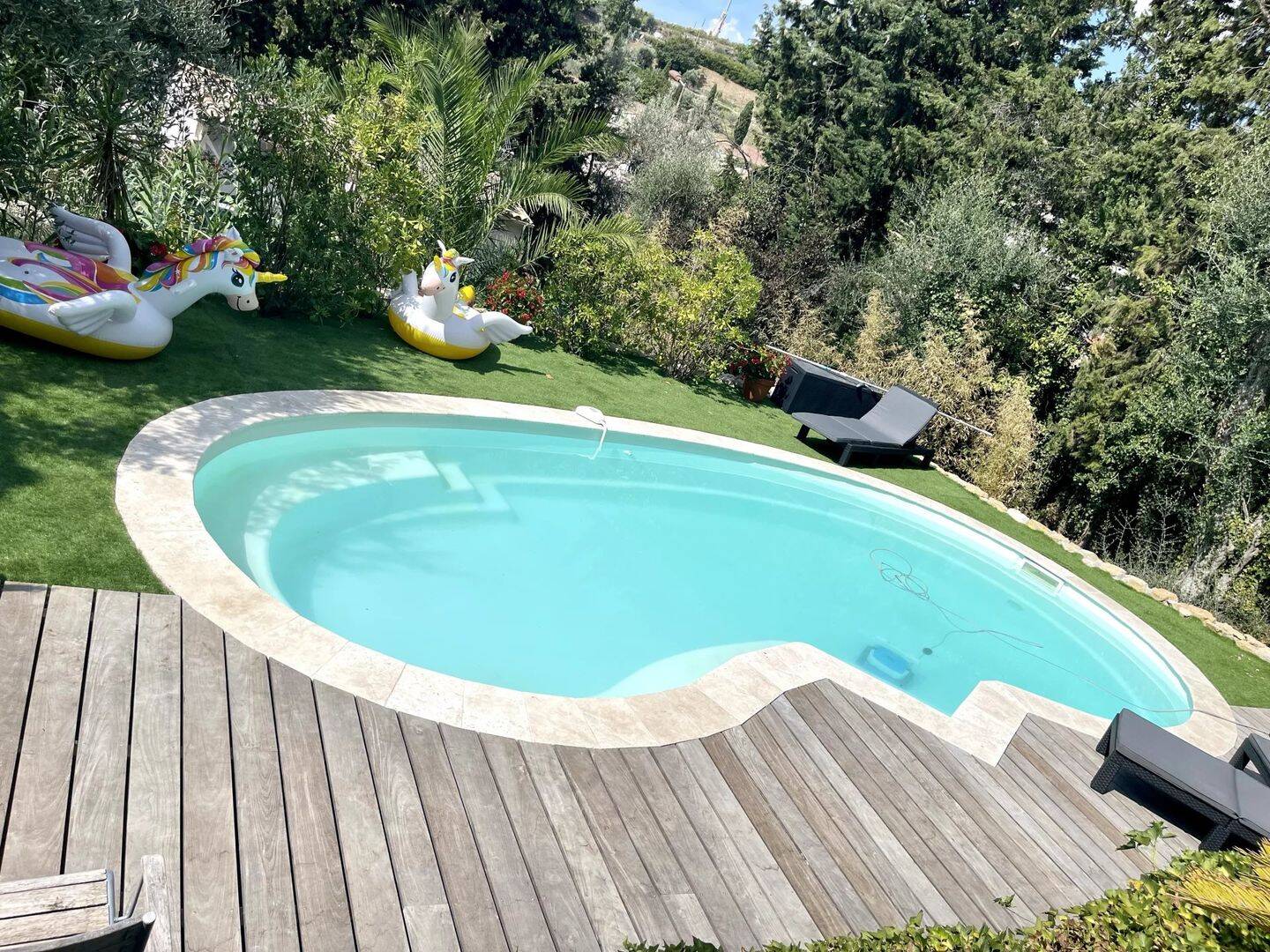 Maison 5 pièces 115 m² · à Châteauneuf-Grasse · 115 m² · 2 400 €