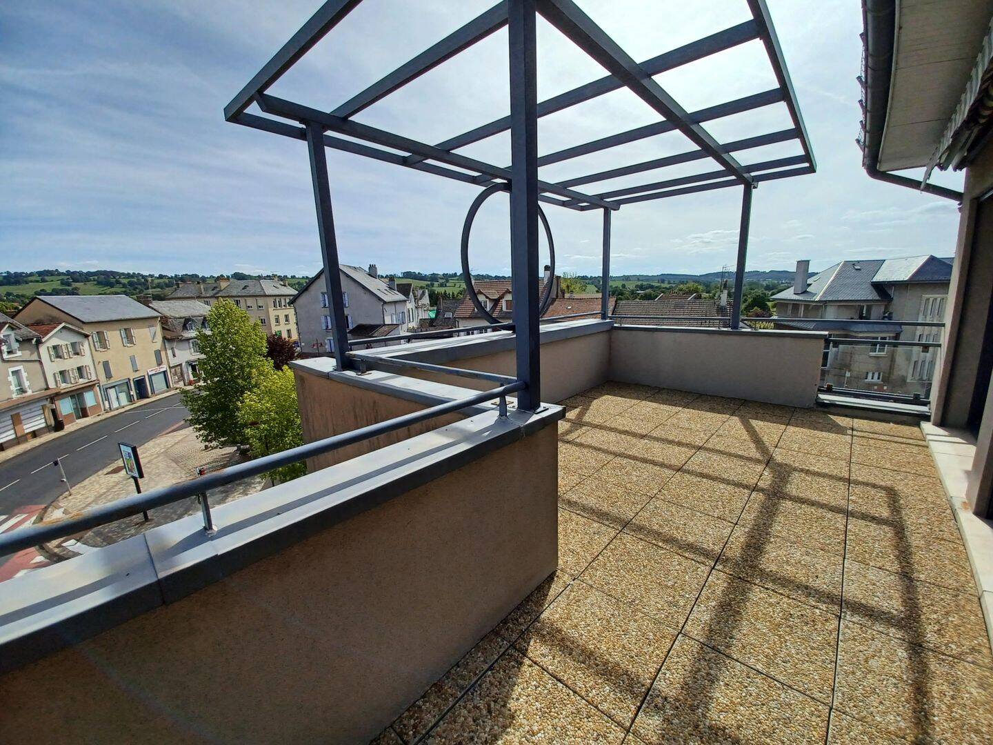 Appartement 3 pièces 74 m² · à Arpajon-sur-Cère · 73,9 m² · 965 €/mois