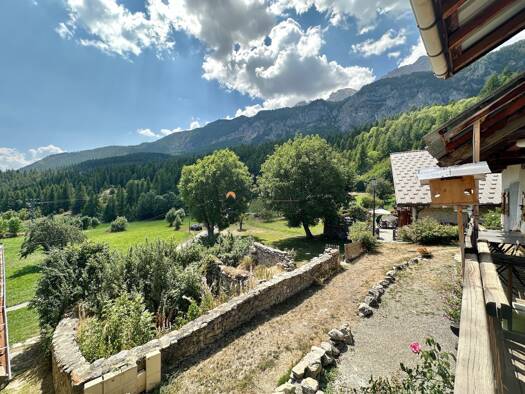 Chalet à vendre 409 000 € 6 pièces 1 chambre 143 m² Champcella 05310