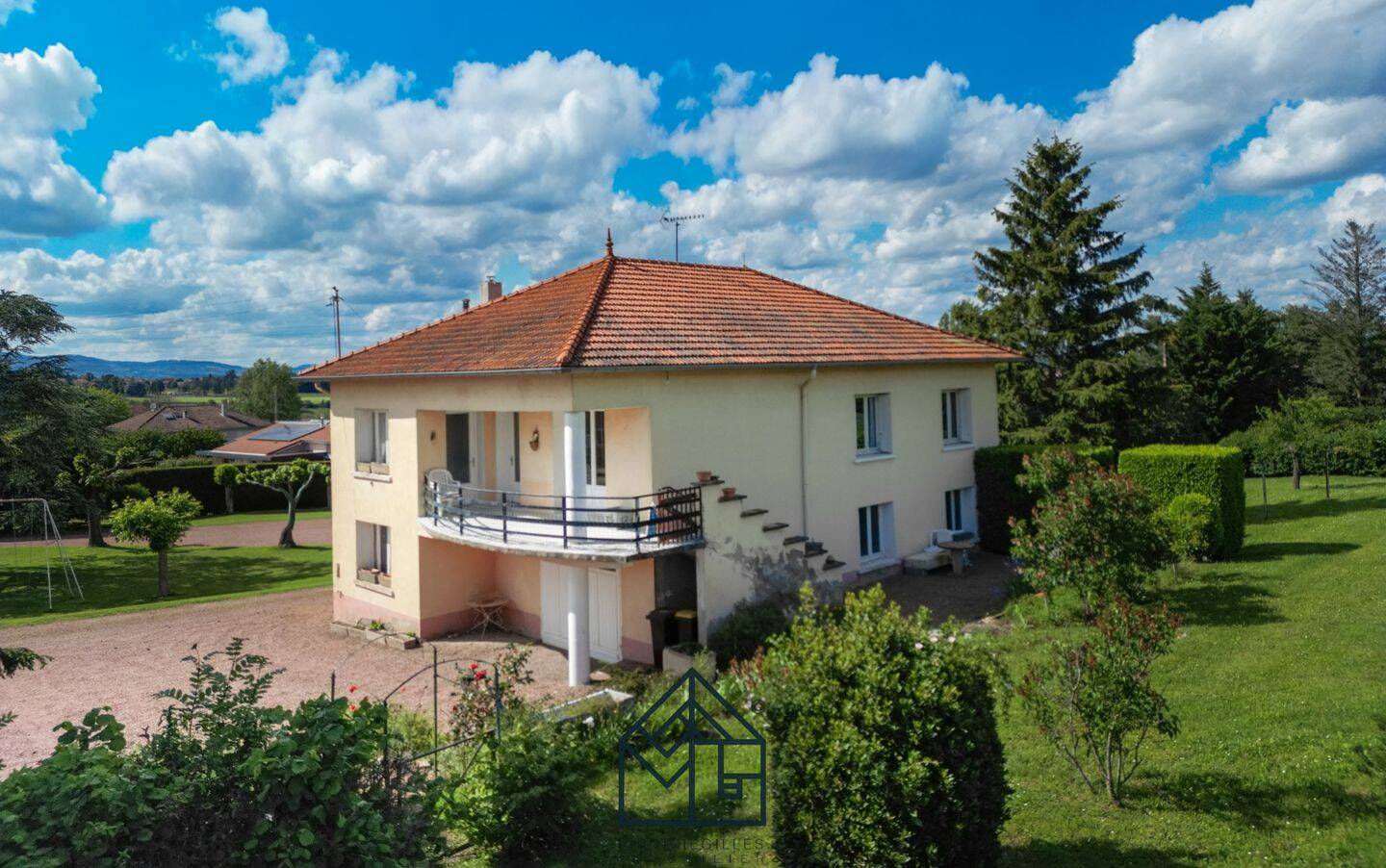 Maison 6 pièces 117 m² · à Commelle-Vernay · 117 m² · 179 000 €