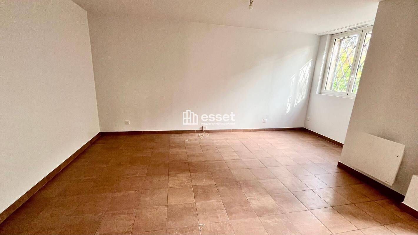 Appartement 1 pièce 29 m² · à Neuilly-sur-Seine · 28,8 m² · 890 €