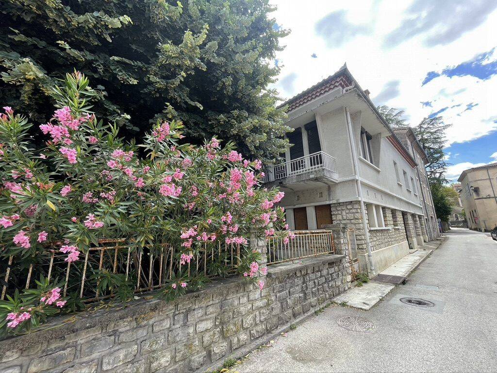 Maison 11 pièces 241 m² · à Saint-Ambroix · 241 m² · 199 000 €