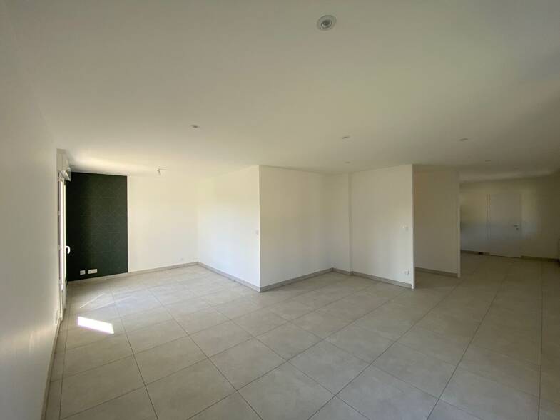 Maison de plain-pied à louer 850 € 3 pièces 2 chambres 85 m² 300 m² de terrain Saint Pierre la Cour 53410
