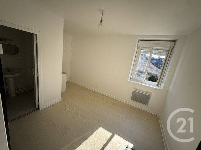 Appartement 1 pièce 17 m² · à Châteaudun · 16,6 m² · 310 €
