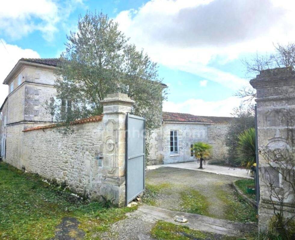 Maison 10 pièces 300 m² · à Asnières-sur-Nouère · 300 m² · 299 900 €