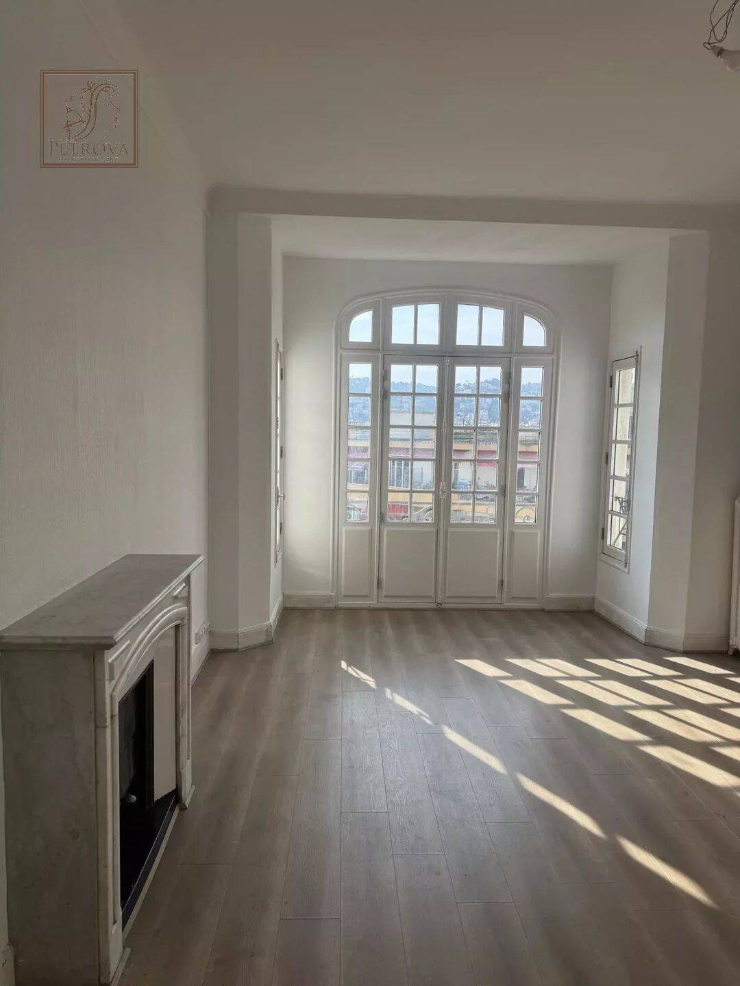Appartement 5 pièces 135 m² · à Nice · 135 m² · 2 100 €/mois