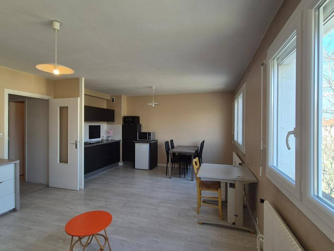 Appartement 1 pièce 31 m² · à Saint-Étienne · 31,4 m² · 60 000 €