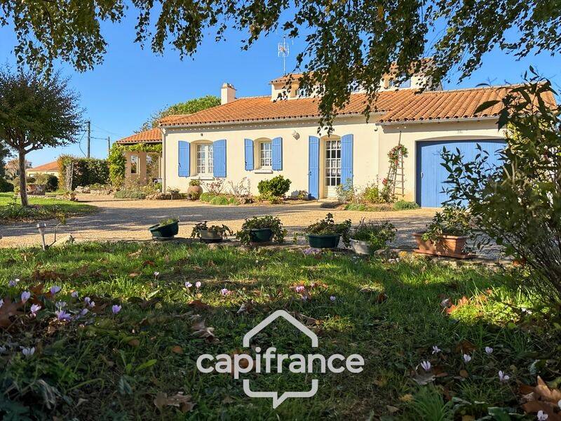 Maison 6 pièces 165 m² · à Doix lès Fontaines · 165 m² · 250 000 €