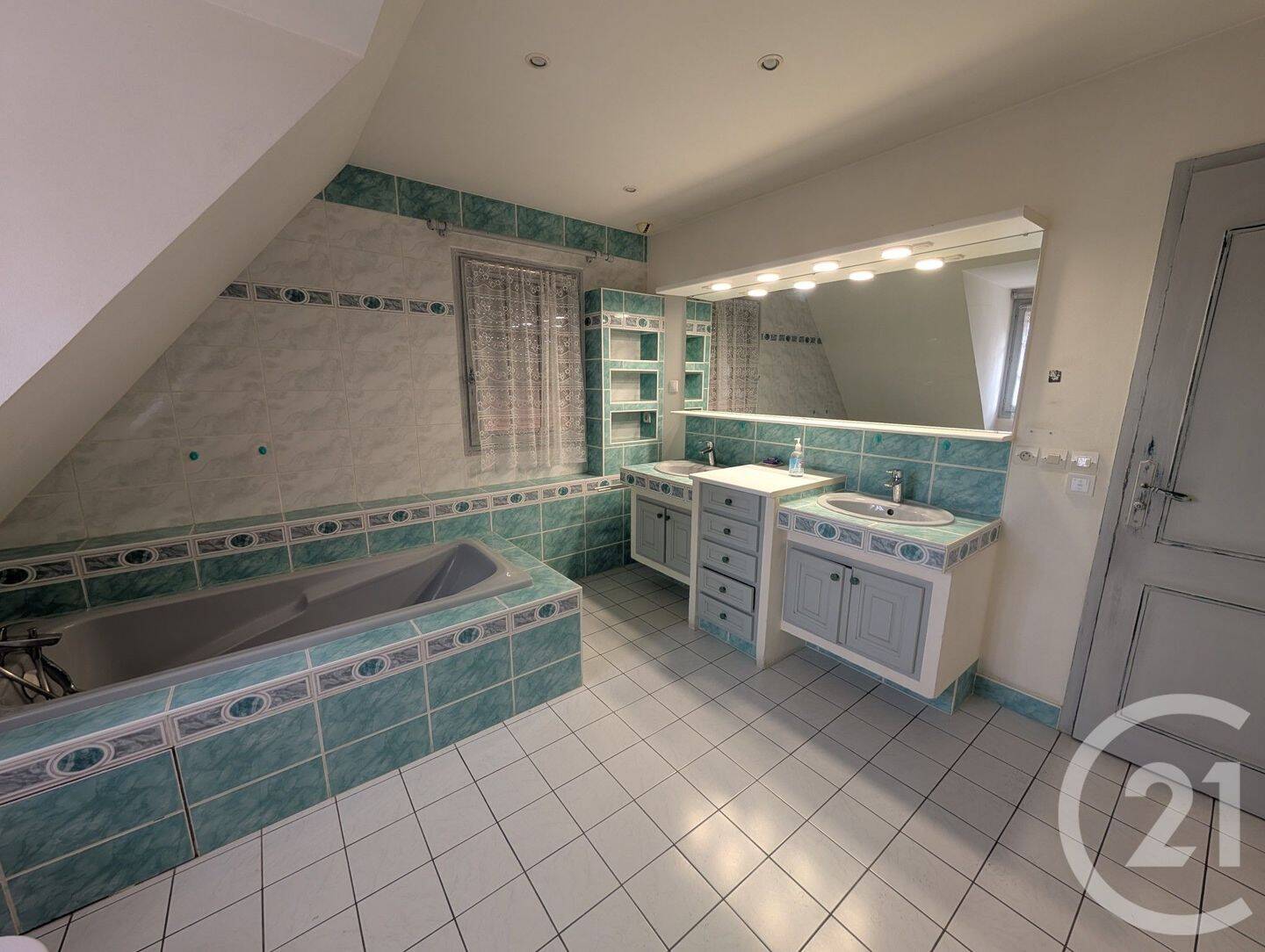 Maison 5 pièces 129 m² · à Saint-Valery-en-Caux · 128,7 m² · 364 700 €