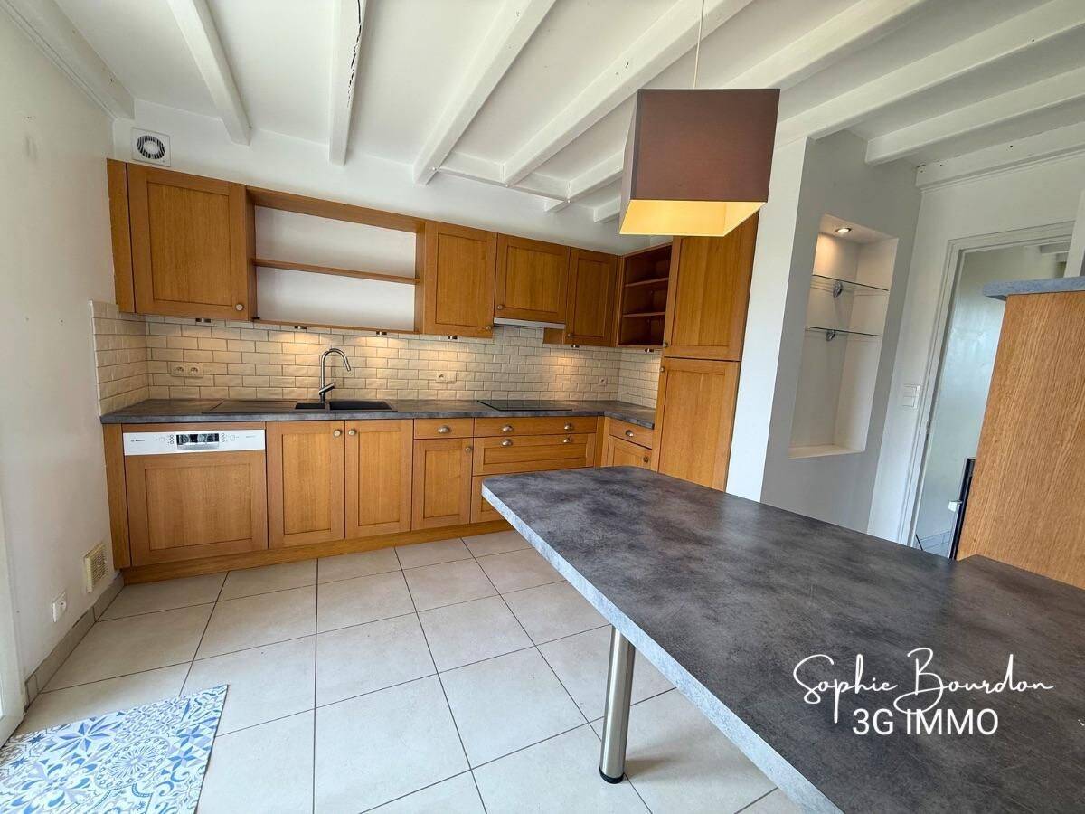 Maison 7 pièces 135 m² · à Charbuy · 135 m² · 242 000 €