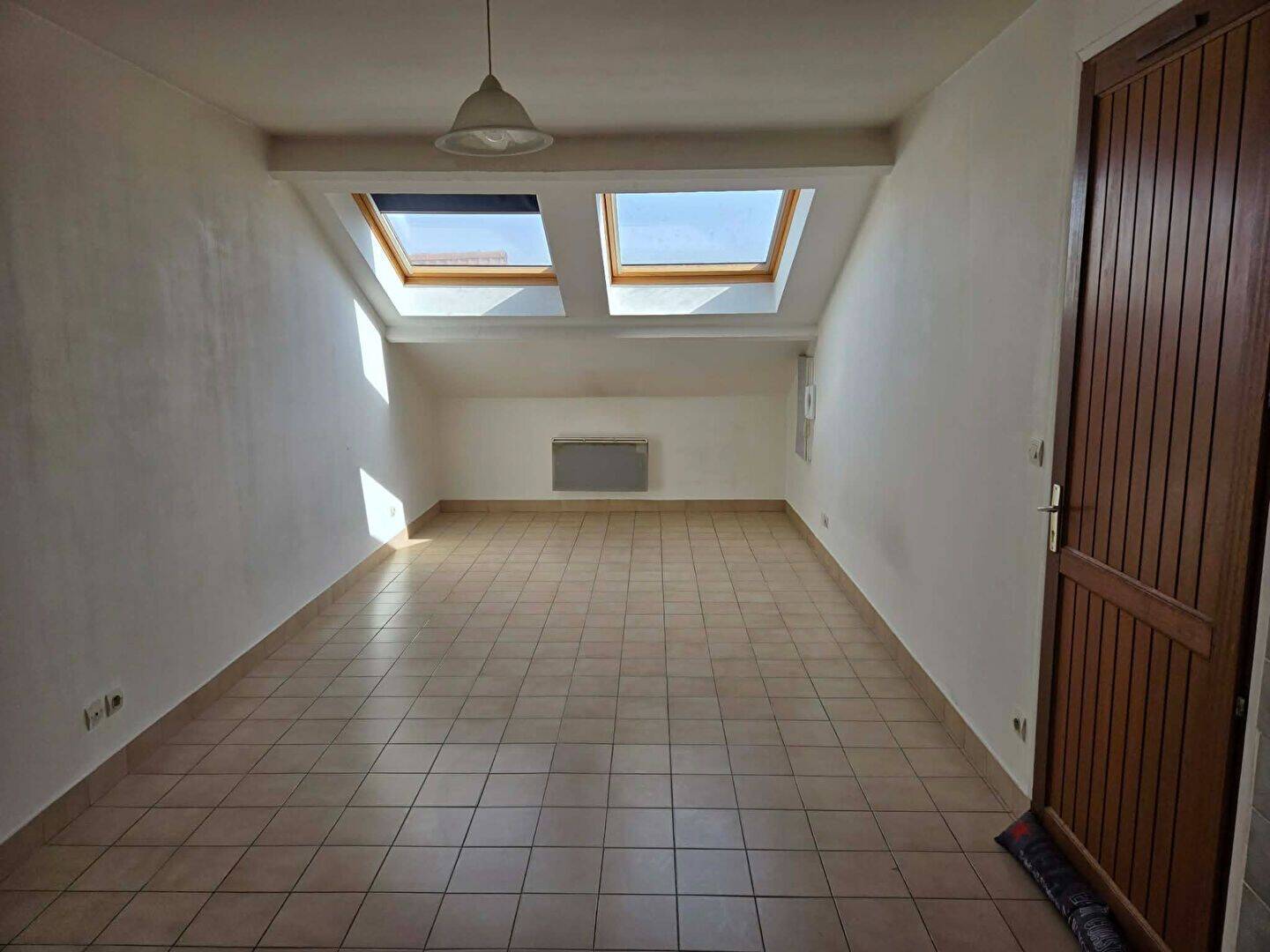 Appartement 1 pièce 22 m² · à La Ville-du-Bois · 21,8 m² · 550 €/mois