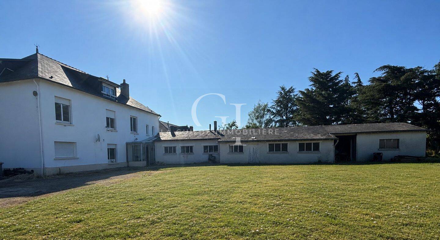 Maison 9 pièces 224 m² · à La Ménitré · 224 m² · 316 500 €