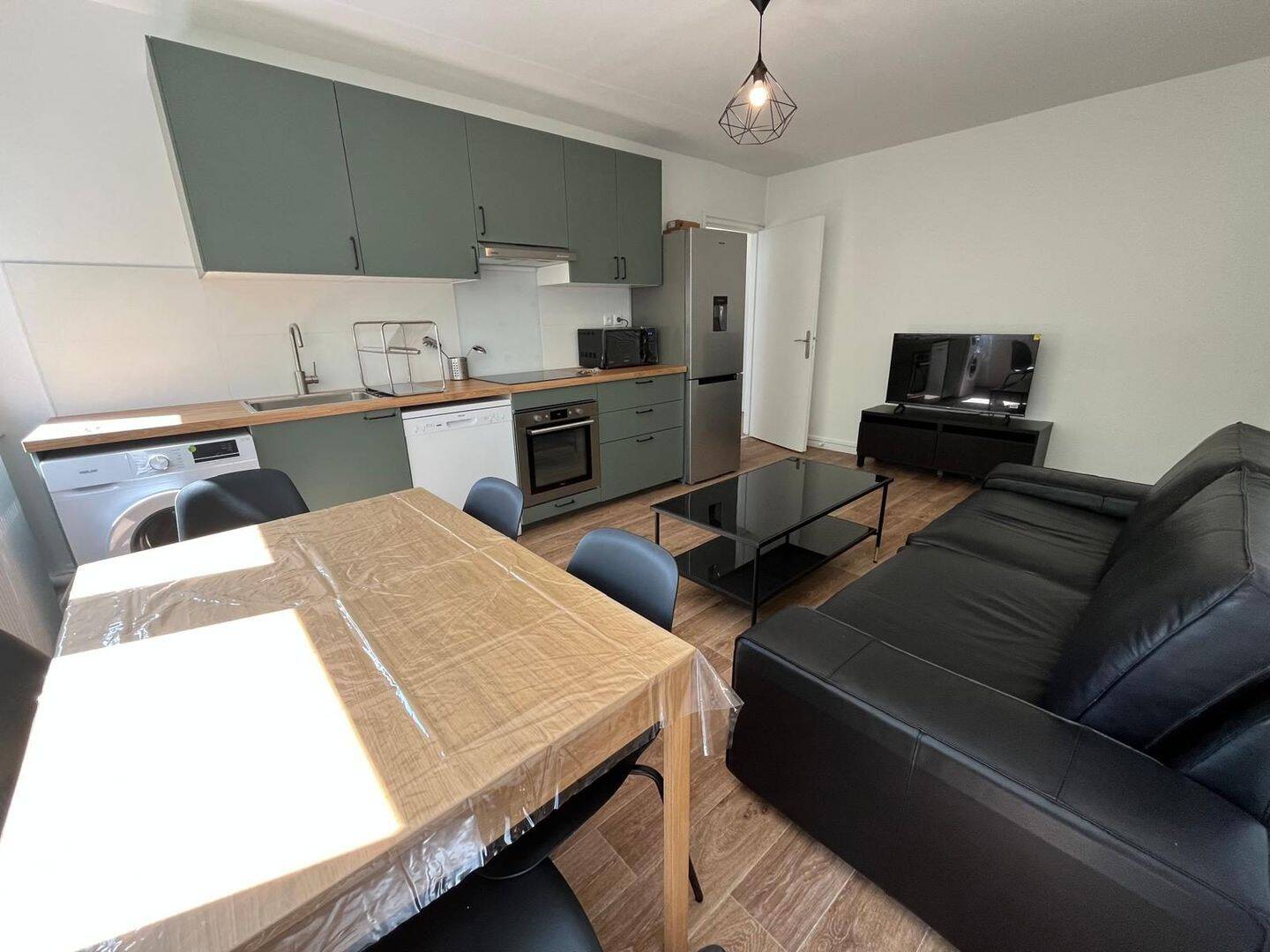 6 pièces 93 m² · à Cergy · 93,4 m² · 520 €/mois