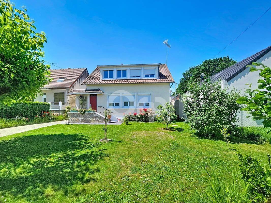 Maison 5 pièces 160 m² · à Saint-Fargeau-Ponthierry · 159,5 m² · 379 000 €