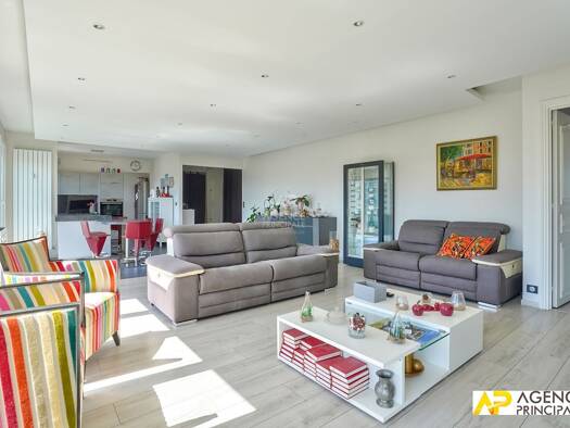 Appartement à vendre 1 050 000 € 5 pièces 3 chambres 156 m² Étage 3/3 Saint Nicolas Maisons-Laffitte 78600