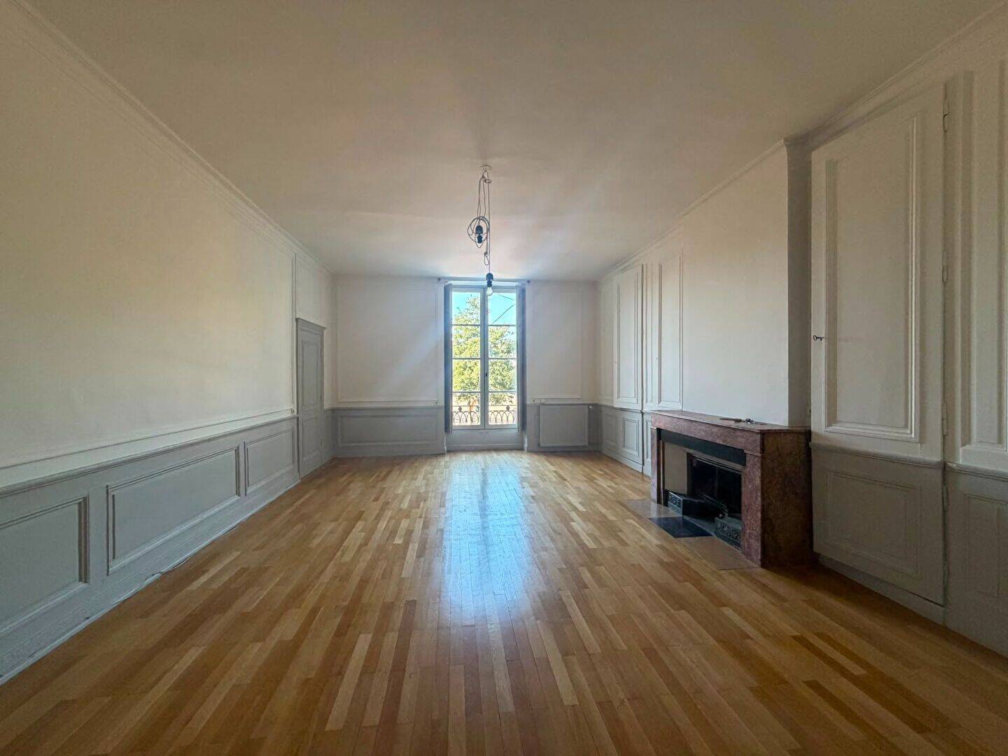 Appartement 3 pièces 94 m² · à Lyon 2ème Arrondissement · 93,6 m² · 1 490 €/mois