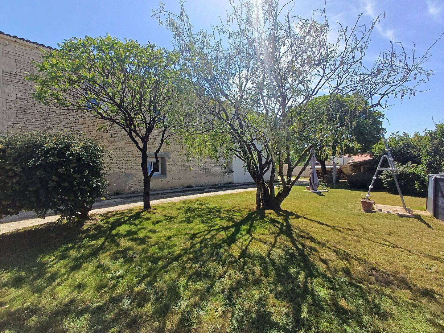 Maison 6 pièces 193 m² · à Asnières-la-Giraud · 193 m² · 249 000 €
