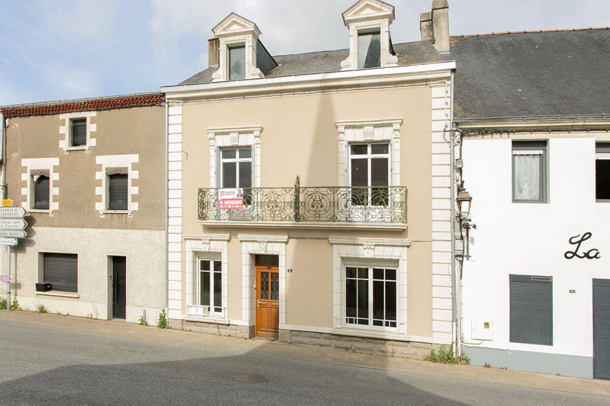 Maison 9 pièces 216 m² · à La Chapelle-Heulin · 216 m² · 399 900 €