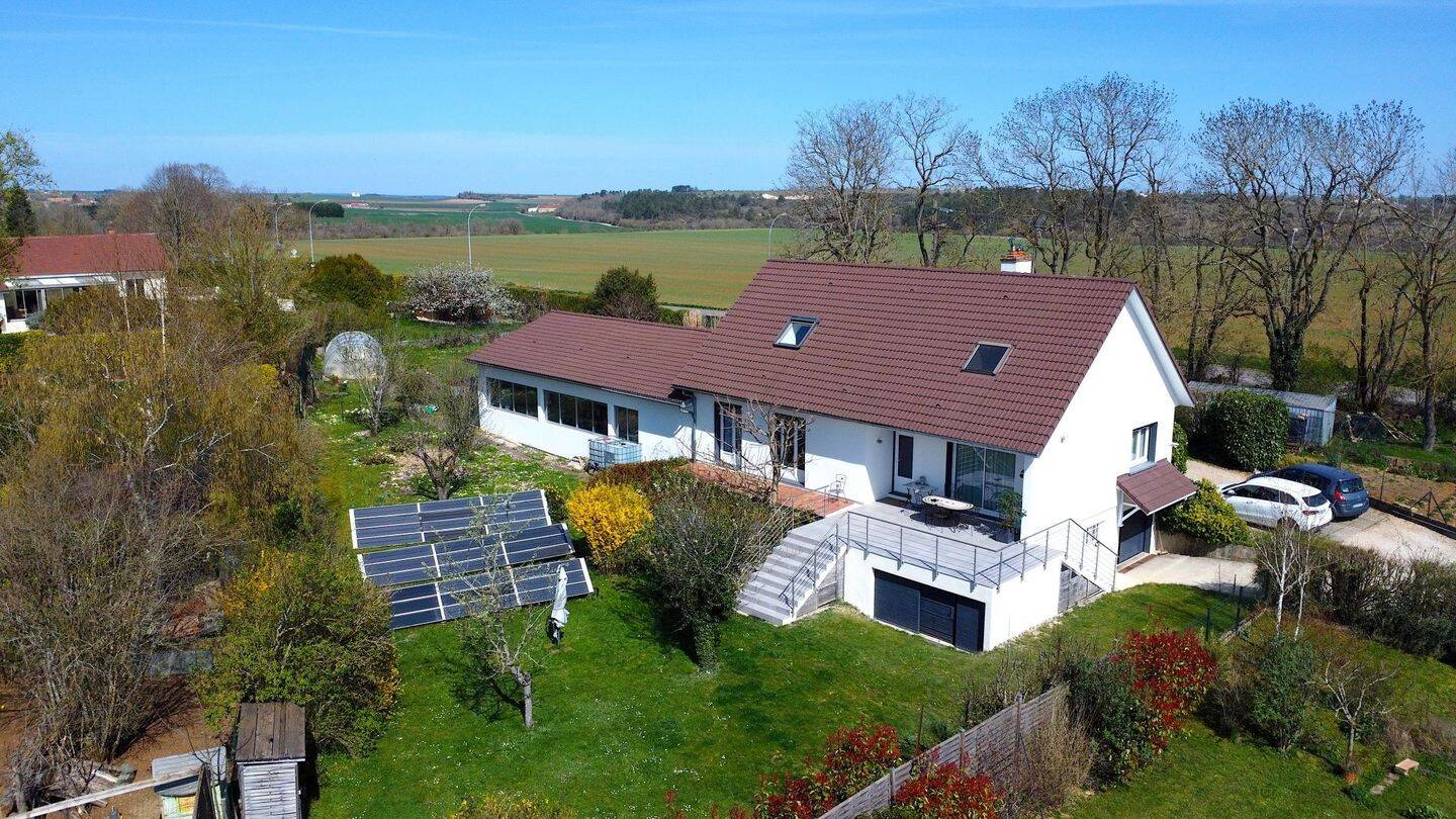 Maison 7 pièces 152 m² · à Savigny-le-Sec · 152 m² · 395 000 €