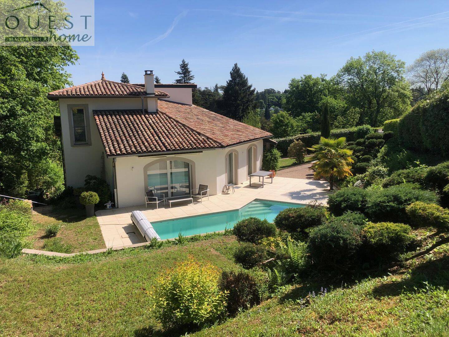 Maison 8 pièces 210 m² · à Charbonnières-les-Bains · 210 m² · 1 125 000 €