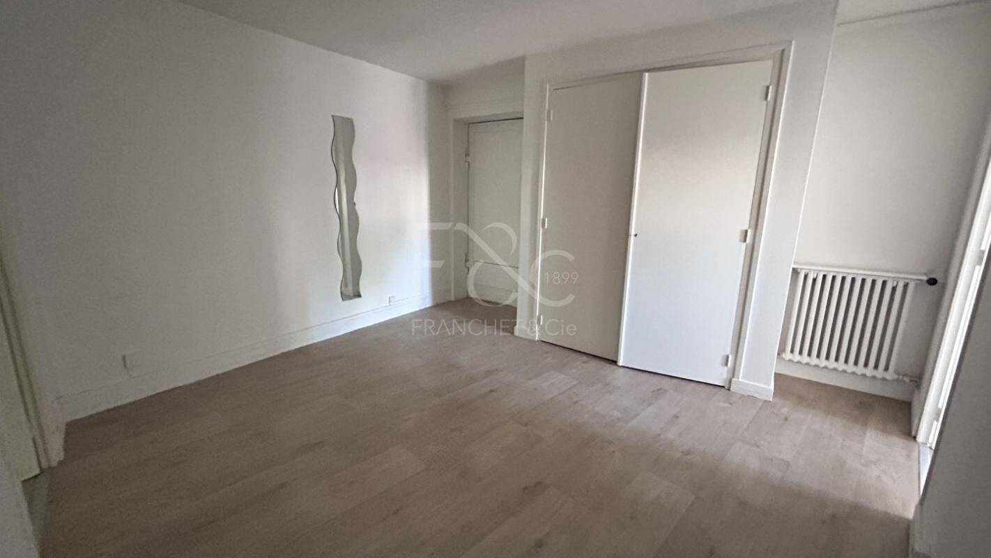 Appartement 2 pièces 52 m² · à Tassin-la-Demi-Lune · 52 m² · 690 €/mois