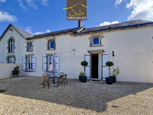 Maison à vendre 262 500 € 12 pièces 7 chambres 320 m² 5 700 m² de terrain Bressuire 79300