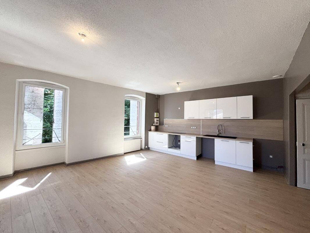 Appartement 5 pièces 131 m² · à Beaujeu · 131 m² · 920 €