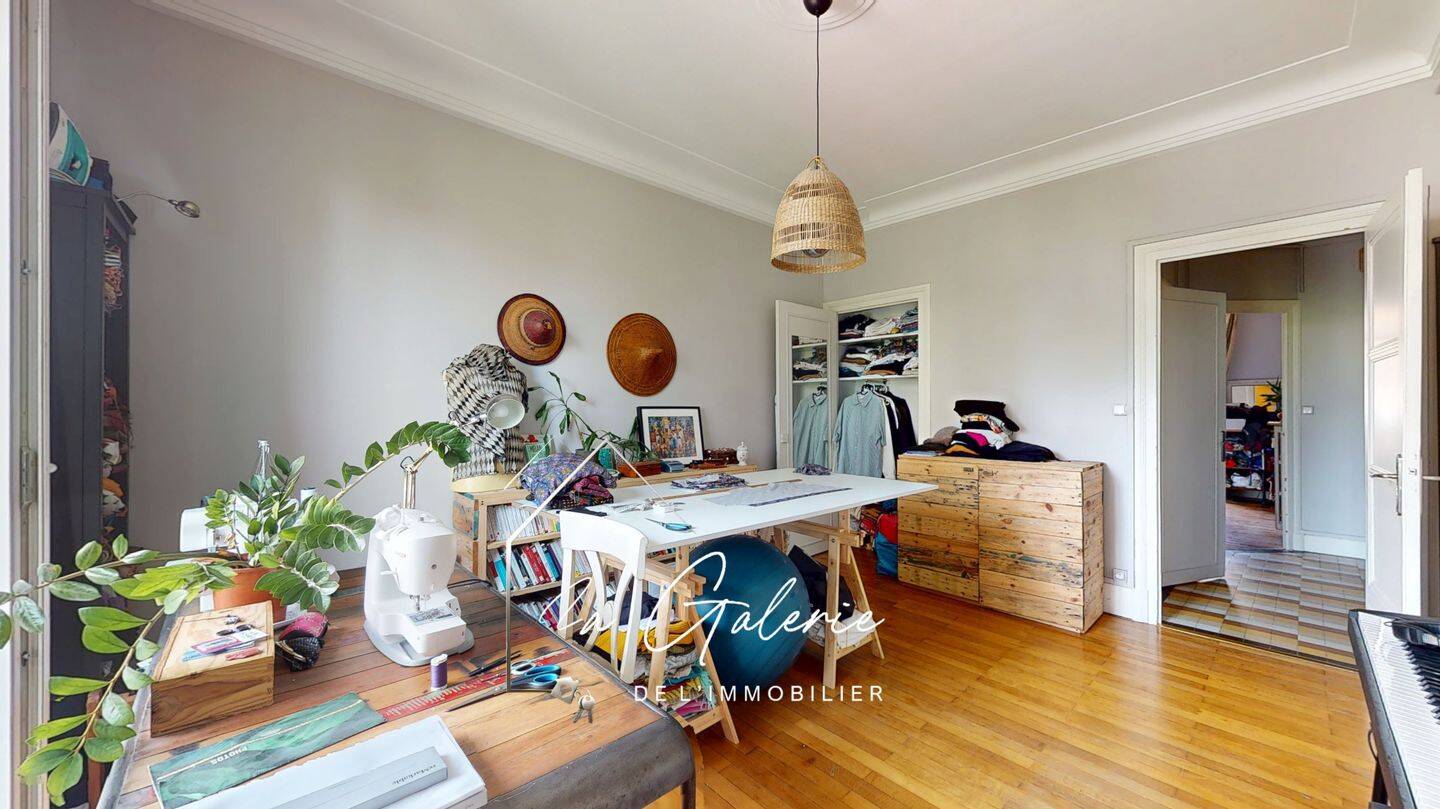 Appartement 3 pièces 81 m² · à Grenoble · 80,7 m² · 220 000 €
