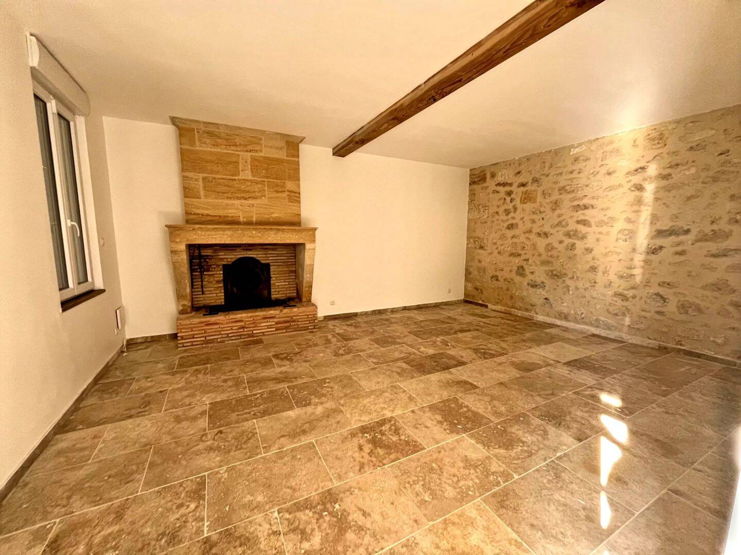 Maison 5 pièces 142 m² · à Saint-Philippe-d'Aiguille · 142 m² · 1 000 €/mois