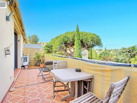 Appartement à vendre 320 000 € 3 pièces 2 chambres 72 m² Étage 3/3 Toulon 83000