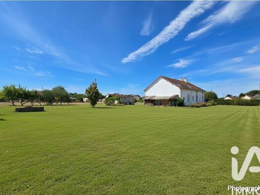 Demeure à vendre 210 000 € 10 pièces 9 chambres 295 m² 10 201 m² de terrain Saint-Georges-de-Poisieux 18200