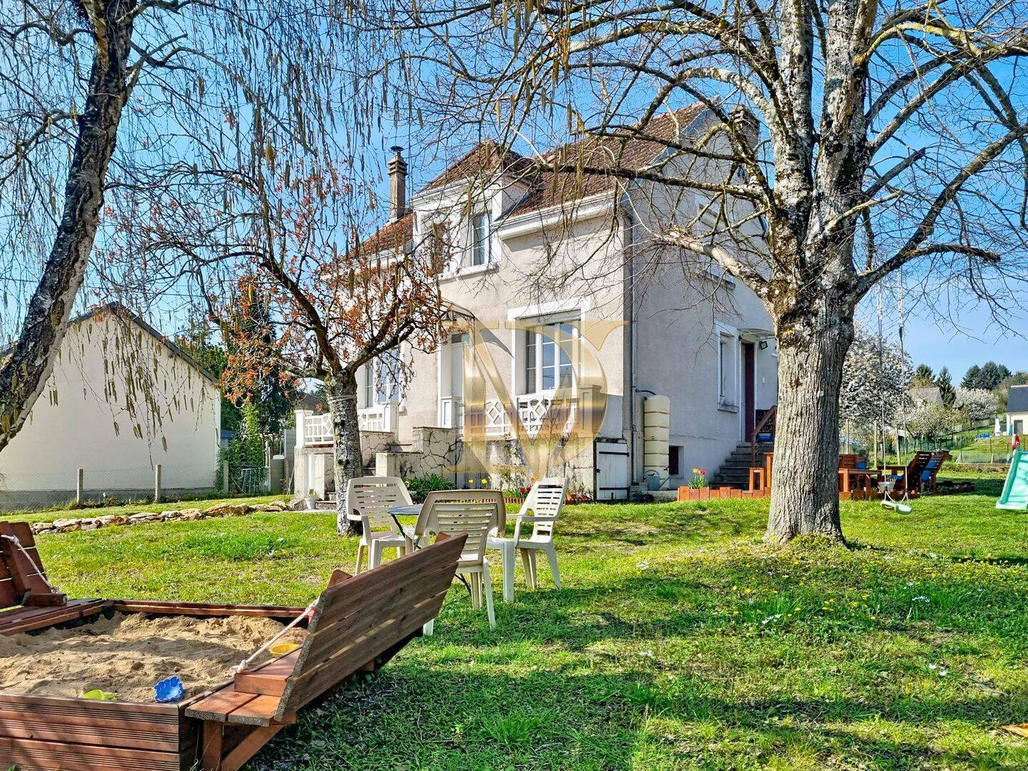 Maison 7 pièces 110 m² · à Chisseaux · 110 m² · 228 000 €
