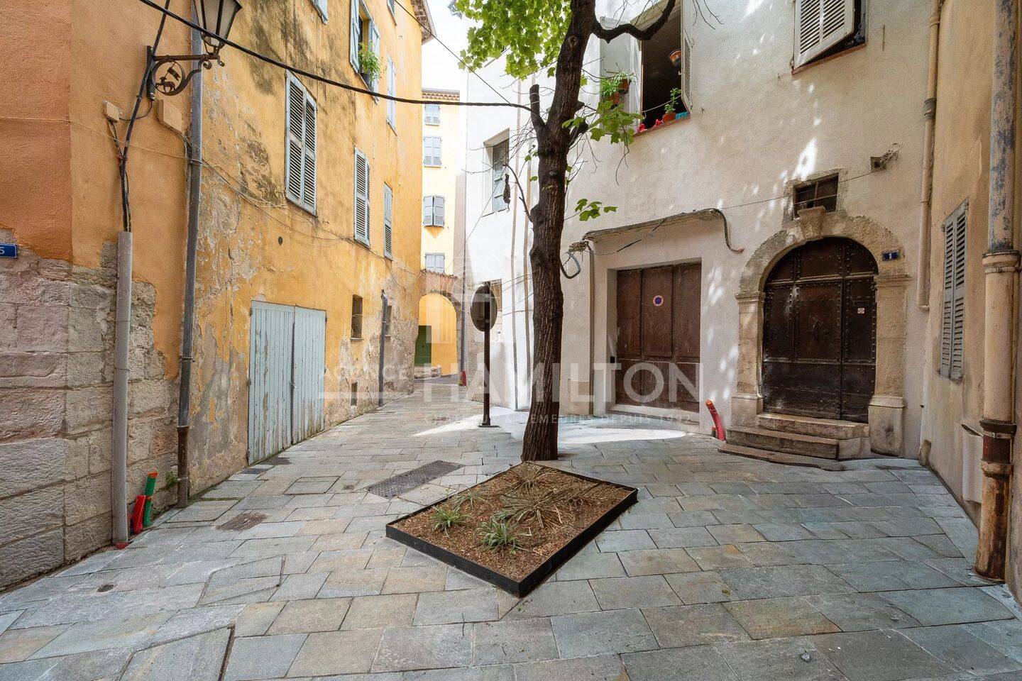 Appartement 2 pièces 76 m² · à Grasse · 76 m² · 235 000 €