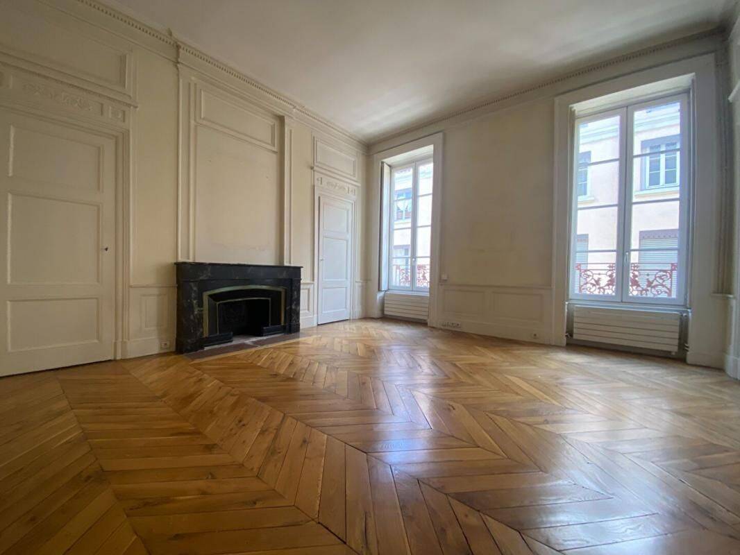4 pièces 117 m² · à Lyon 2ème Arrondissement · 117,1 m² · 1 843 €/mois