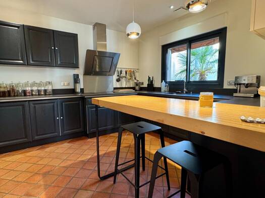 Local commercial à vendre 1 056 954 € 270 m² de surface de vente Quartiers Est Sud Montaigu 85600