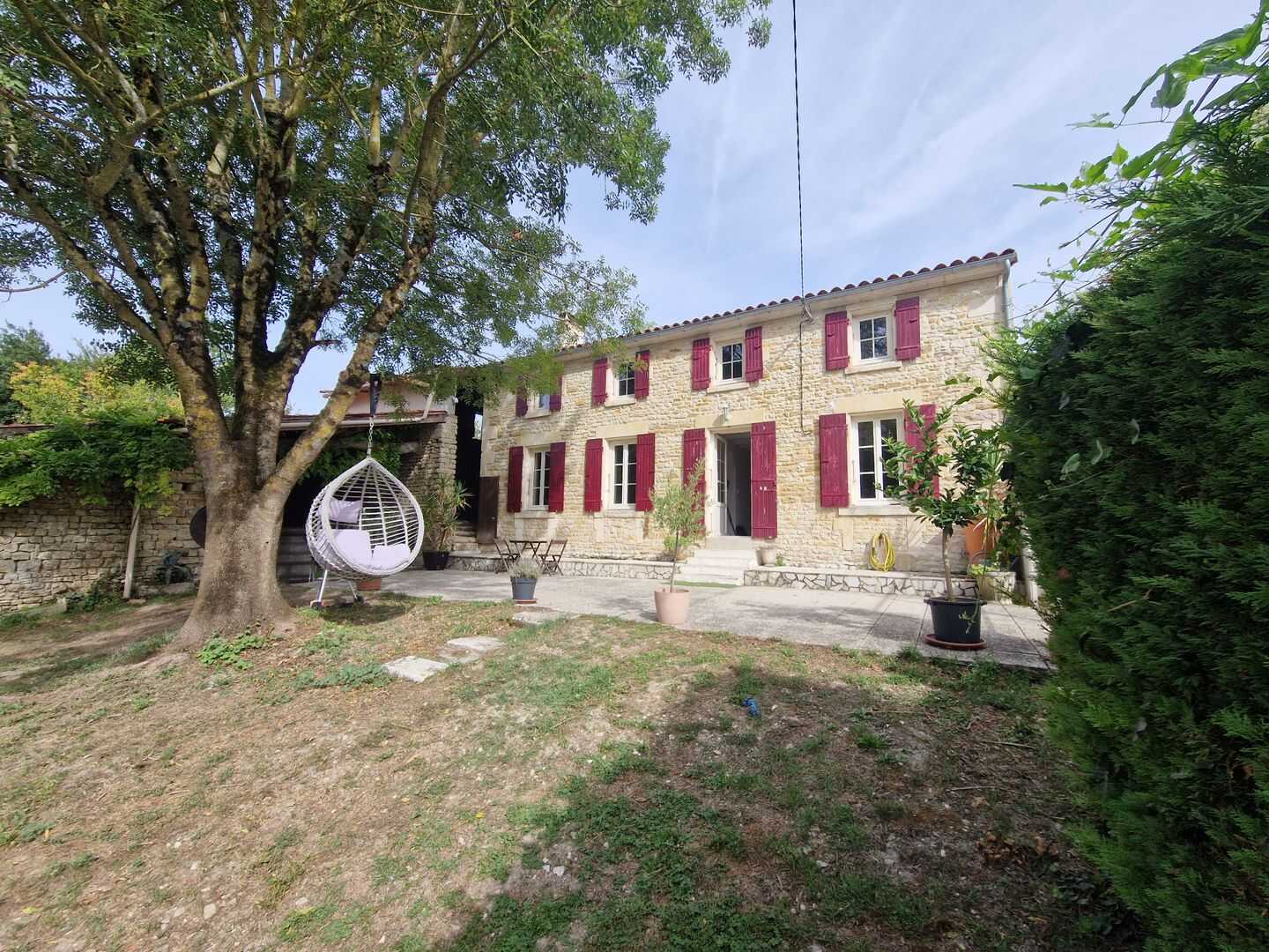 Maison 6 pièces 160 m² · à Surgères · 160 m² · 228 000 €