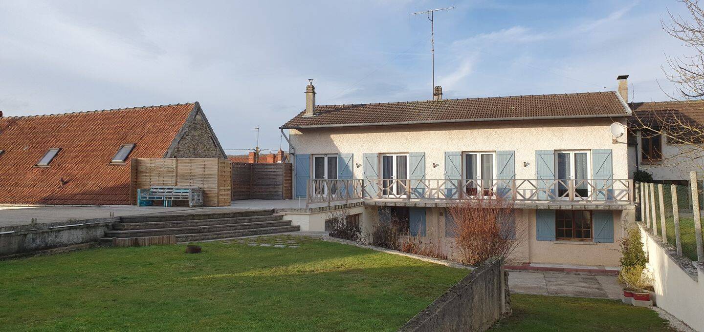 Maison 6 pièces 166 m² · à Seringes-Et-Nesles · 166 m² · 169 000 €