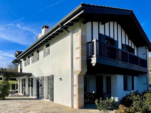 Maison à vendre 1 030 000 € 9 pièces 5 chambres 240 m² 3 016 m² de terrain Sare 64310