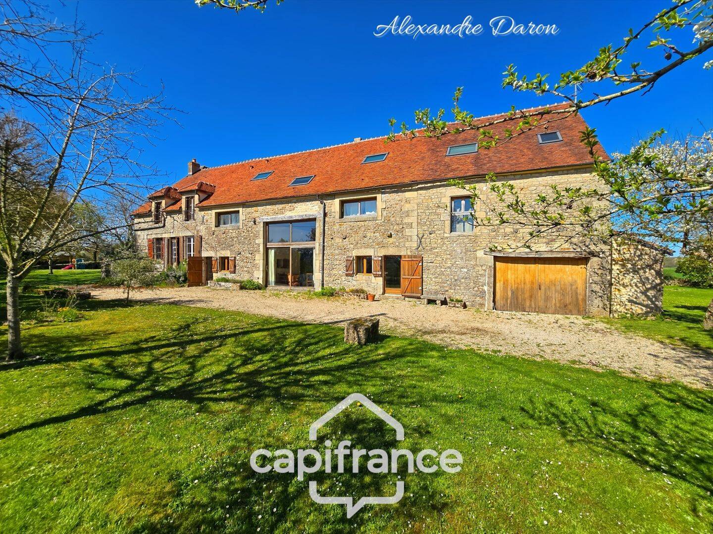 Maison 19 pièces 436 m² · à Chevannes-Changy · 436 m² · 380 000 €