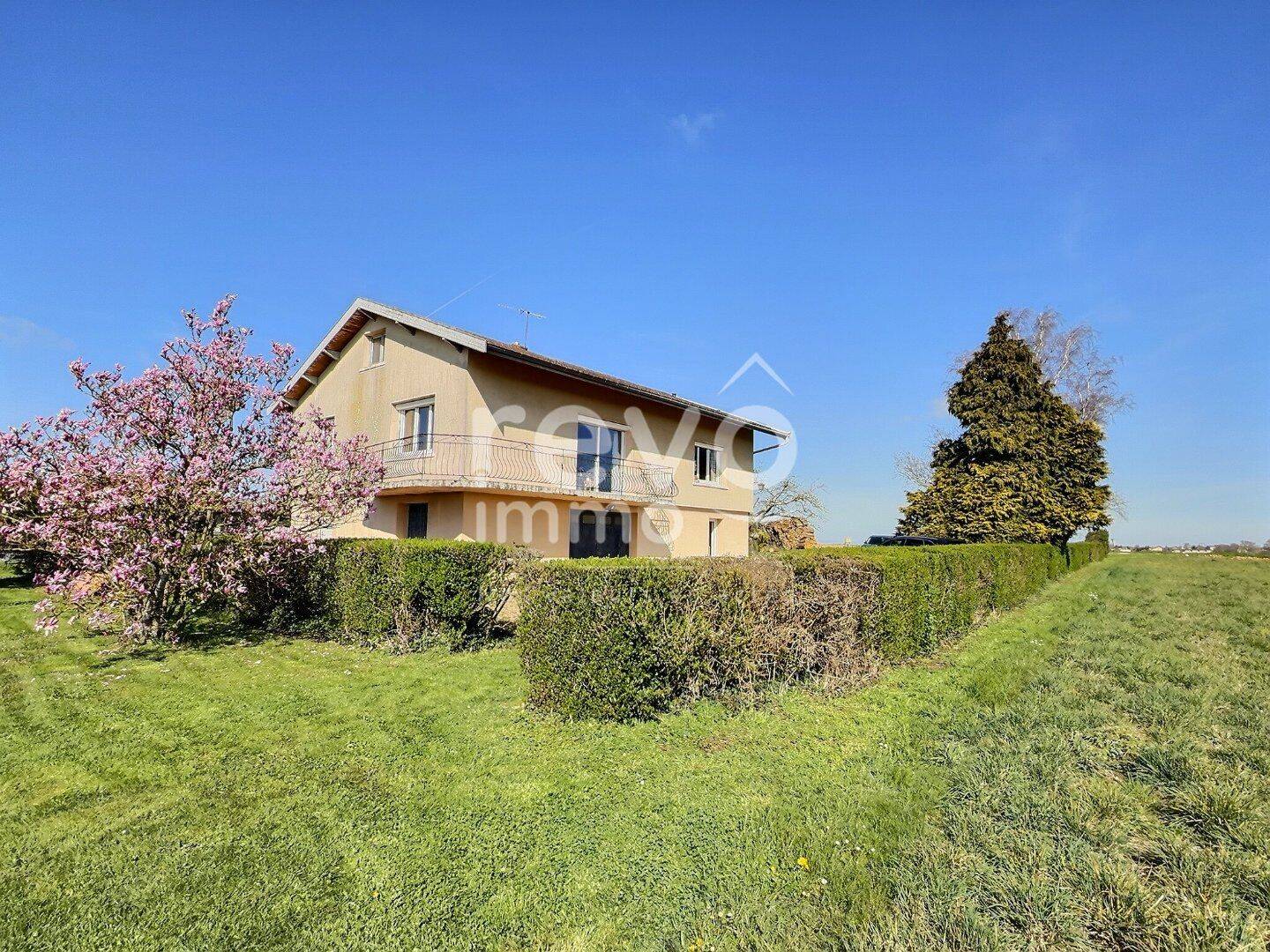 Maison 5 pièces 123 m² · à Civrieux · 123 m² · 393 000 €