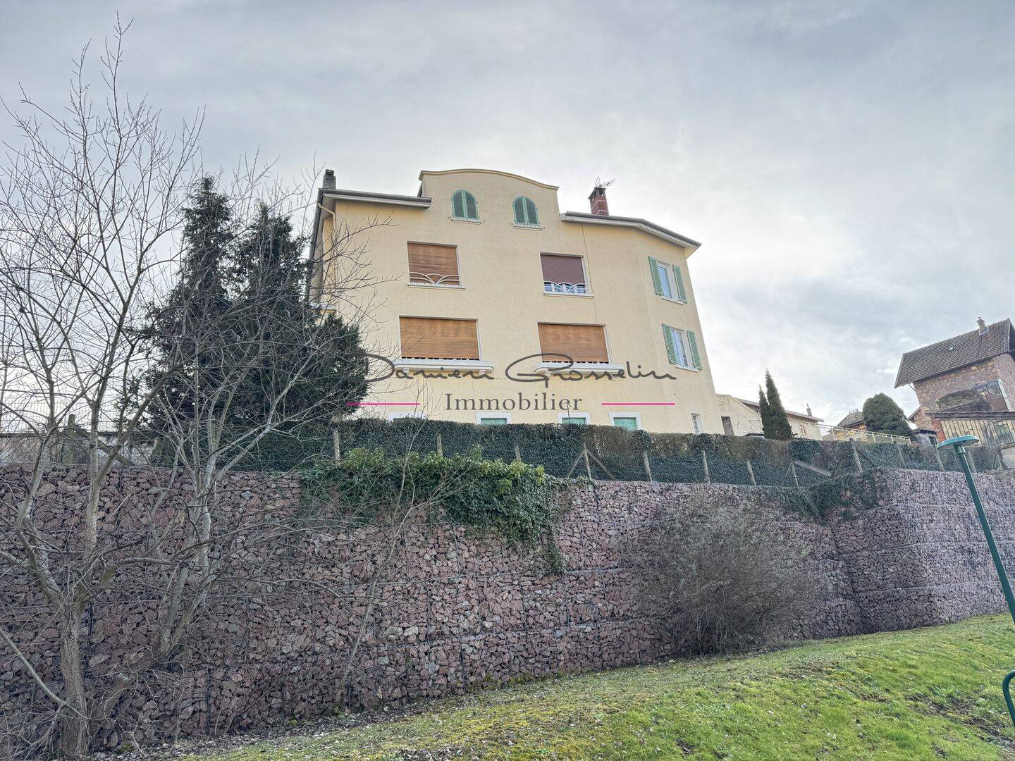 Maison 9 pièces 316 m² · à Amplepuis · 316 m² · 225 000 €